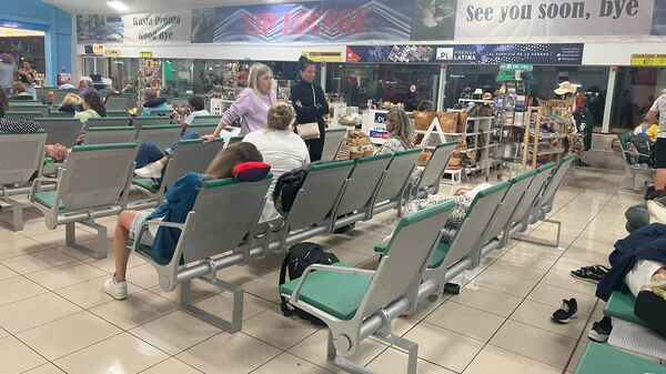 Российские туристы в аэропорту Варадеро, Куба