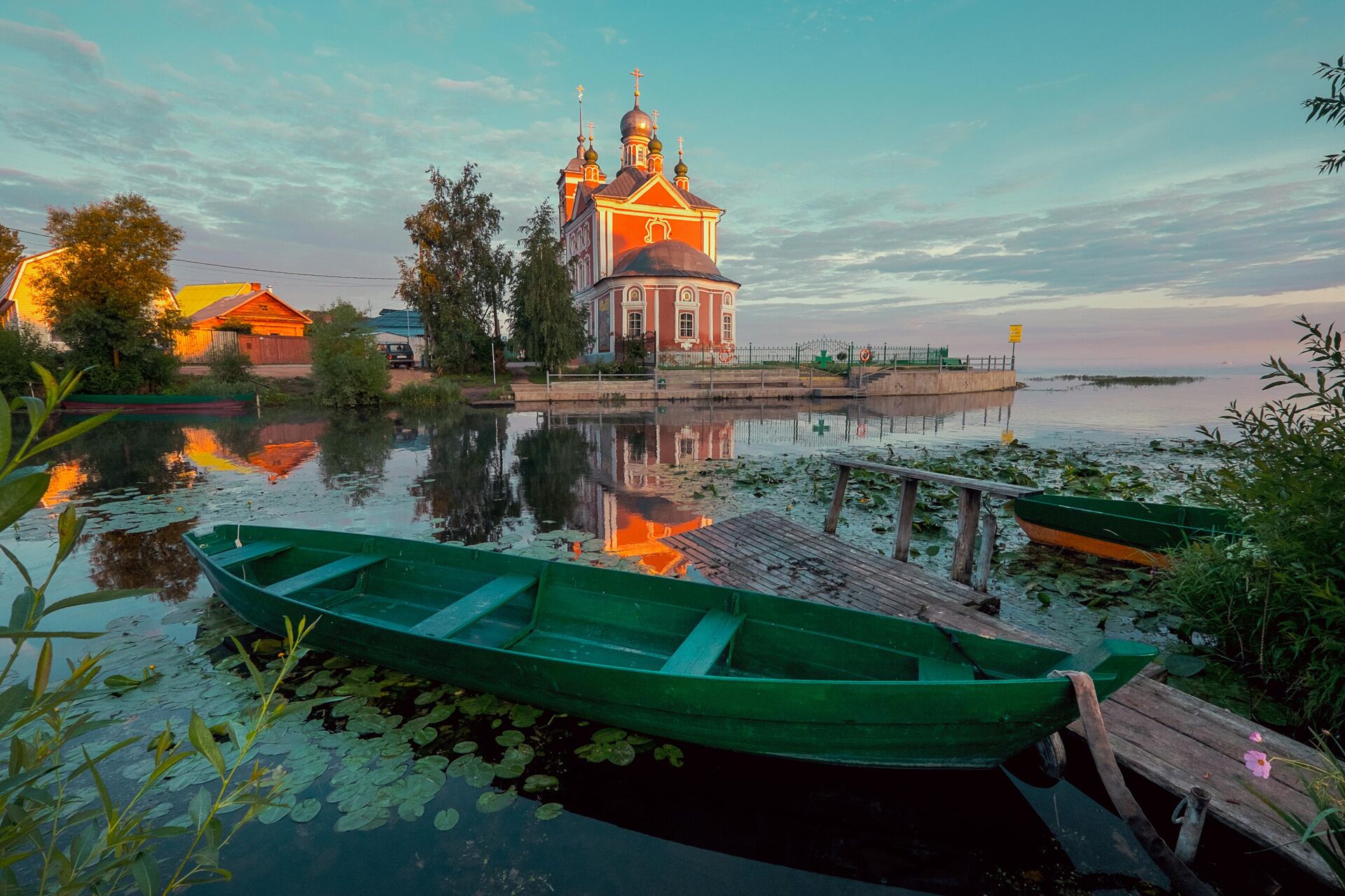 Церковь Сорока мучеников на Плещеевом озере в городе Переславль-Залесский - РИА Новости, 1920, 27.04.2023