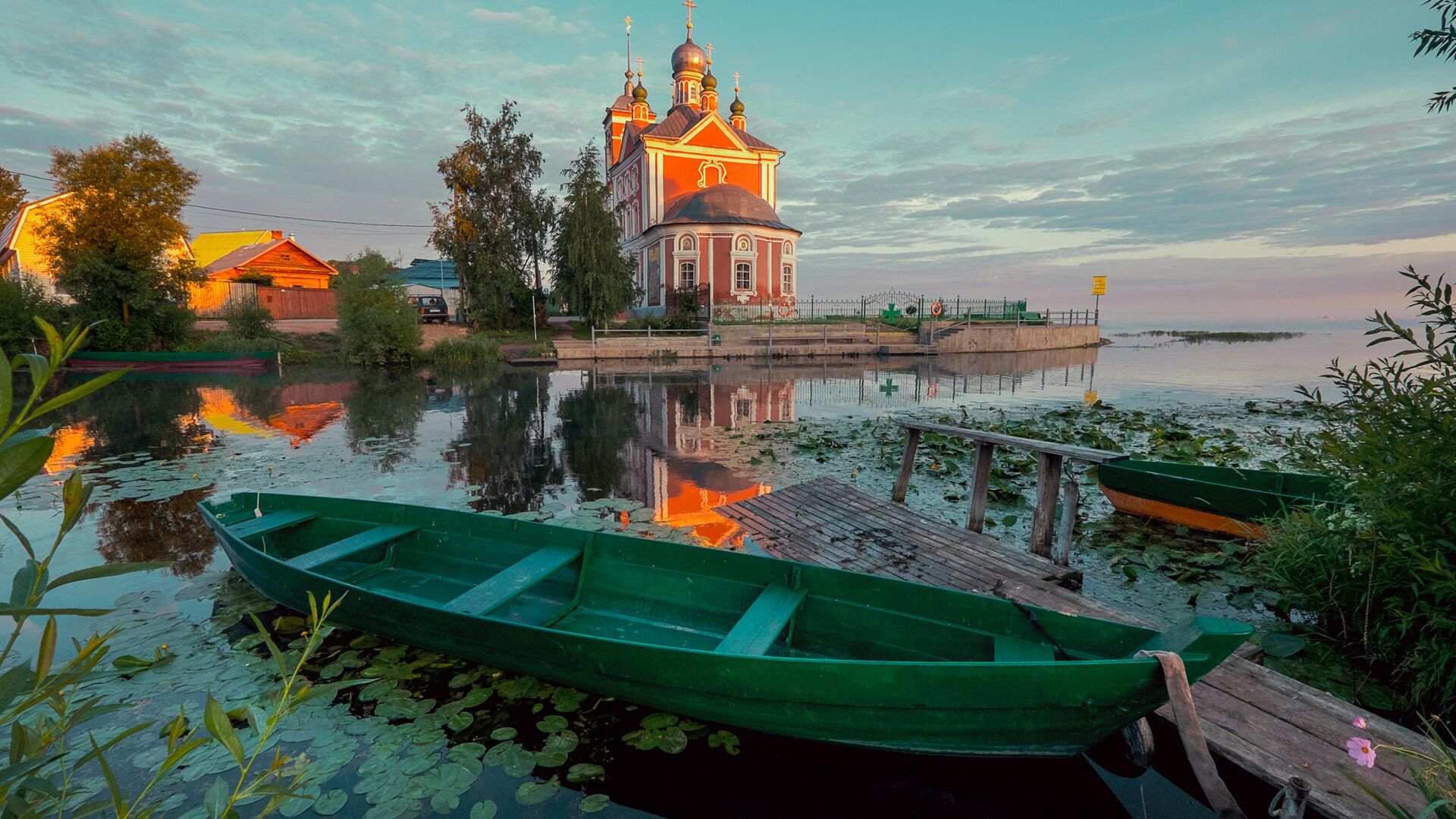 Церковь Сорока мучеников на Плещеевом озере в городе Переславль-Залесский - РИА Новости, 1920, 11.05.2023