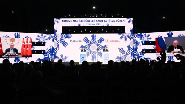 Президент РФ Владимир Путин и президент Турции Реджеп Тайип Эрдоган принимают участие в видеоконференции в церемонии завоза ядерного топлива на энергоблок №1 АЭС Аккую 