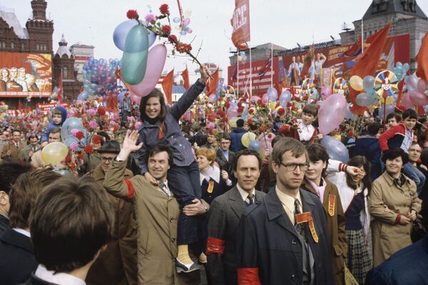 Праздничная демонстрация на Красной площади в День международной солидарности трудящихся, 1983 год
