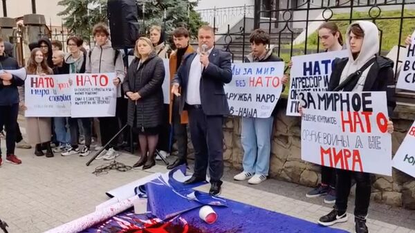 Протест у офиса информационного центра НАТО в Кишиневе