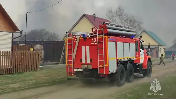 Автомобиль МЧС в населенном пункте Логоушка в Курганской области (скриншот видео)