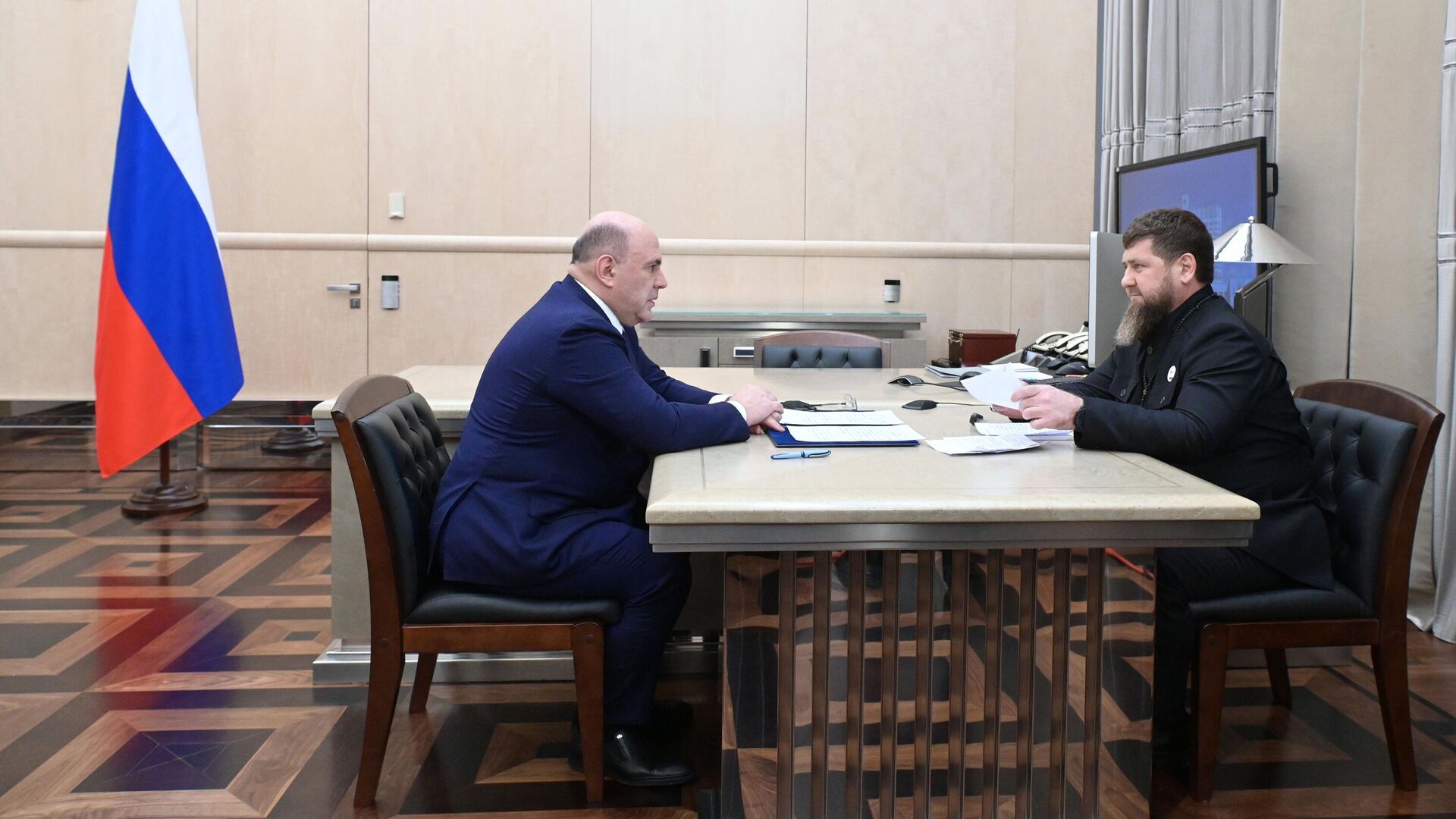 Председатель правительства РФ Михаил Мишустин и глава Чечни Рамзан Кадыров во время встречи. 27 апреля 2023 - РИА Новости, 1920, 27.04.2023