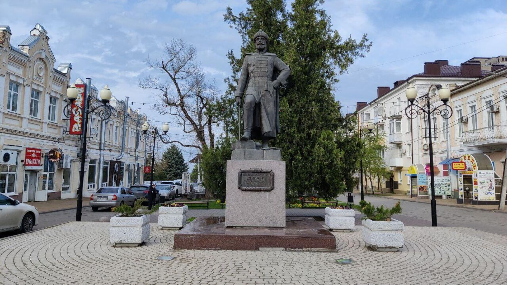Памятник первому русскому генералиссимусу Алексею Шеину в Азове - РИА Новости, 1920, 02.05.2023