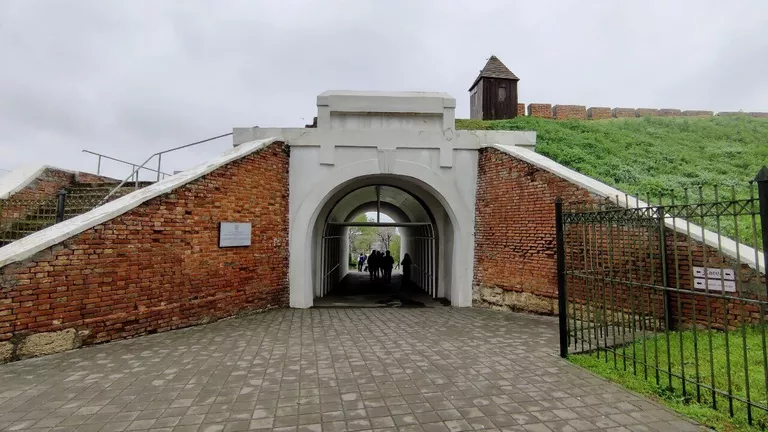 Алексеевские ворота — бывшие главные в Азовской крепости Алексеевские ворота — бывшие главные в Азовской крепости