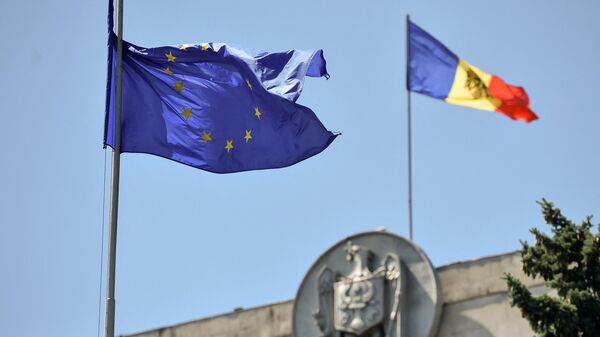 Флаги Евросоюза и Молдавии в Кишиневе. Архивное фото