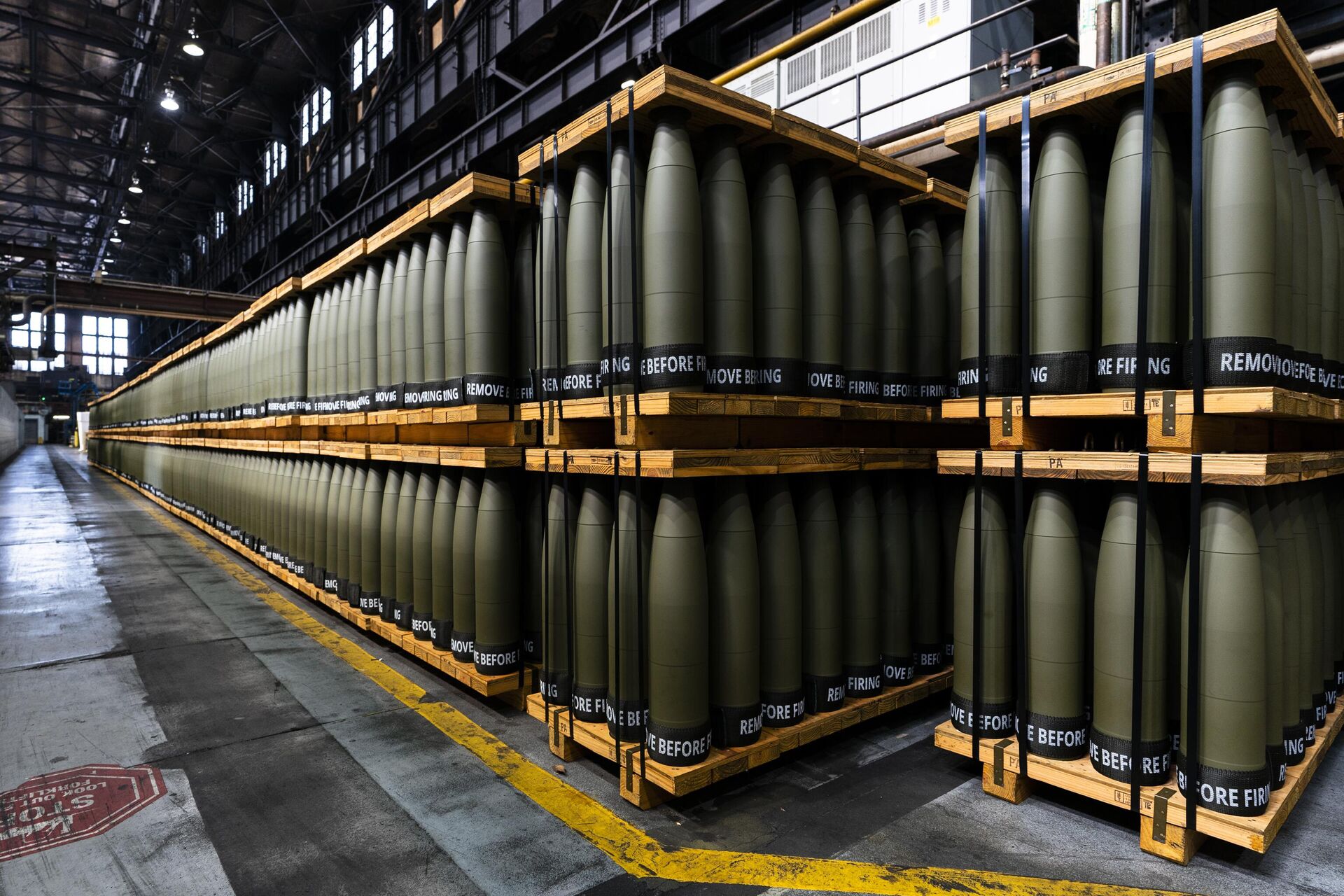 155-миллиметровые гаубичные снаряды M795 на заводе боеприпасов в Скрэнтоне, США - РИА Новости, 1920, 25.05.2023
