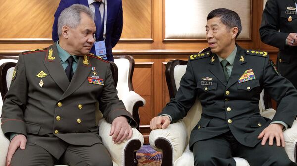 Министр обороны РФ Сергей Шойгу и член Государственного совета КНР, министр обороны Китая Ли Шанфу