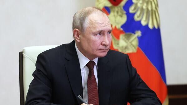 LIVE: Путин выступает на заседании Совета законодателей в Санкт-Петербурге