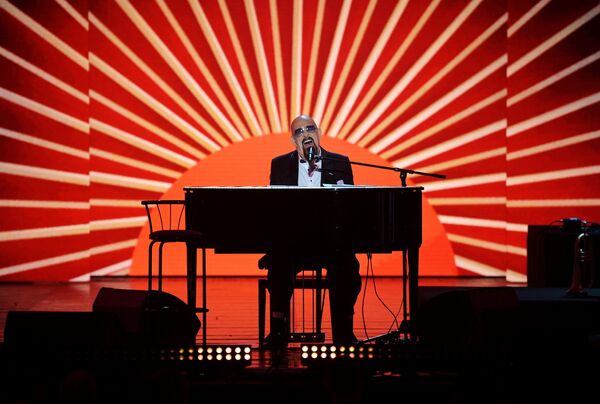 Певец Михаил Шуфутинский выступает на своем юбилейном концерте в Crocus City Hall в Москве