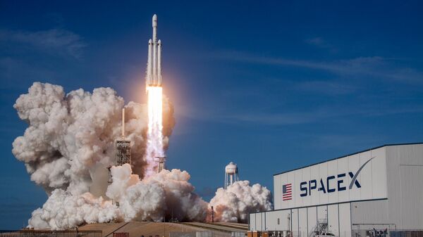 LIVE: SpaceX запускает ракету-носитель Falcon Heavy