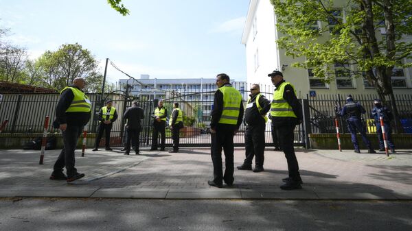 Ситуация возле школы при посольстве России в Варшаве