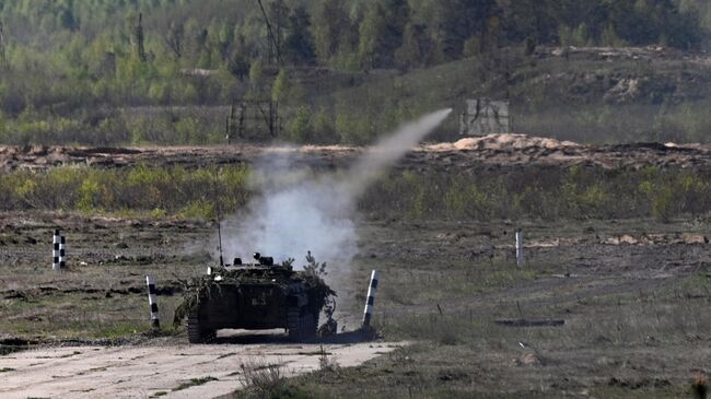 Участник бригадного тактического учения с боевой стрельбой на одном из полигонов Брестской области