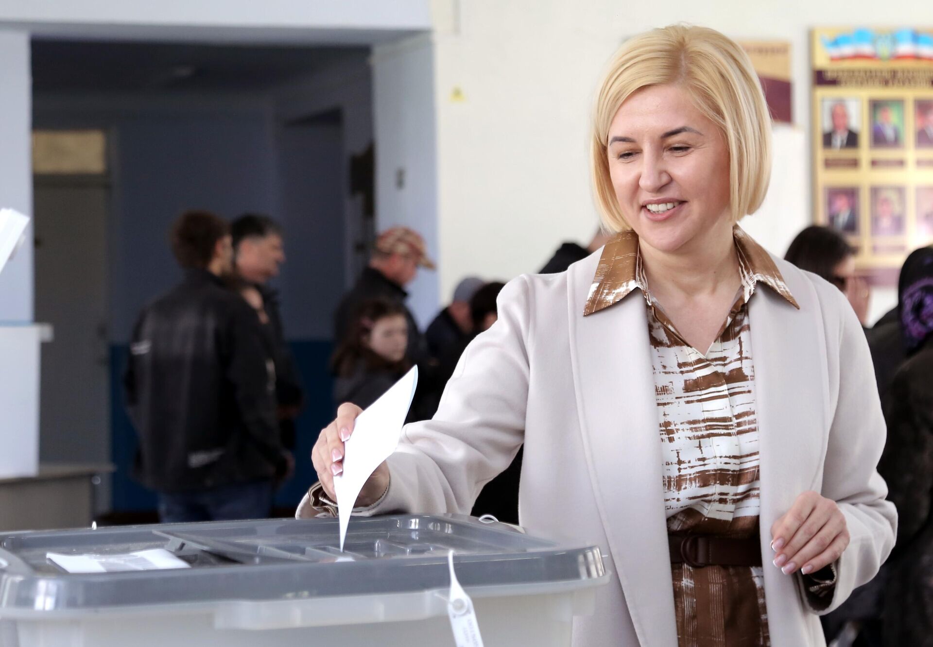 Женщина принимает участие в выборах главы Гагаузской автономии Молдавии - РИА Новости, 1920, 04.05.2023