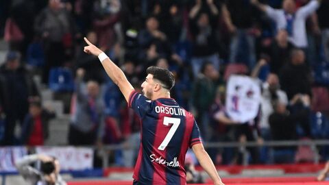 Нападающий Болоньи Рикардо Орсолини в матче Серии А