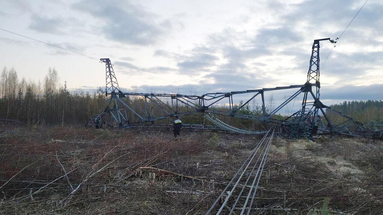 Подорванная опора ЛЭП на территории Сусанинского поселения Гатчинского района Ленинградской области - РИА Новости, 1920, 01.05.2023