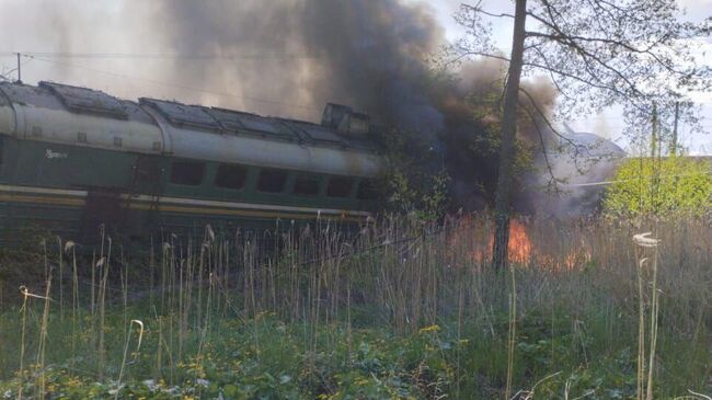 На месте схода локомотива на ж/д путях в Унечском районе Брянской области