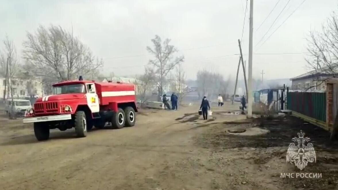 Автомобиль противопожарной службы МЧС РФ на месте пожара в городе Борзя Забайкальского края - РИА Новости, 1920, 01.05.2023