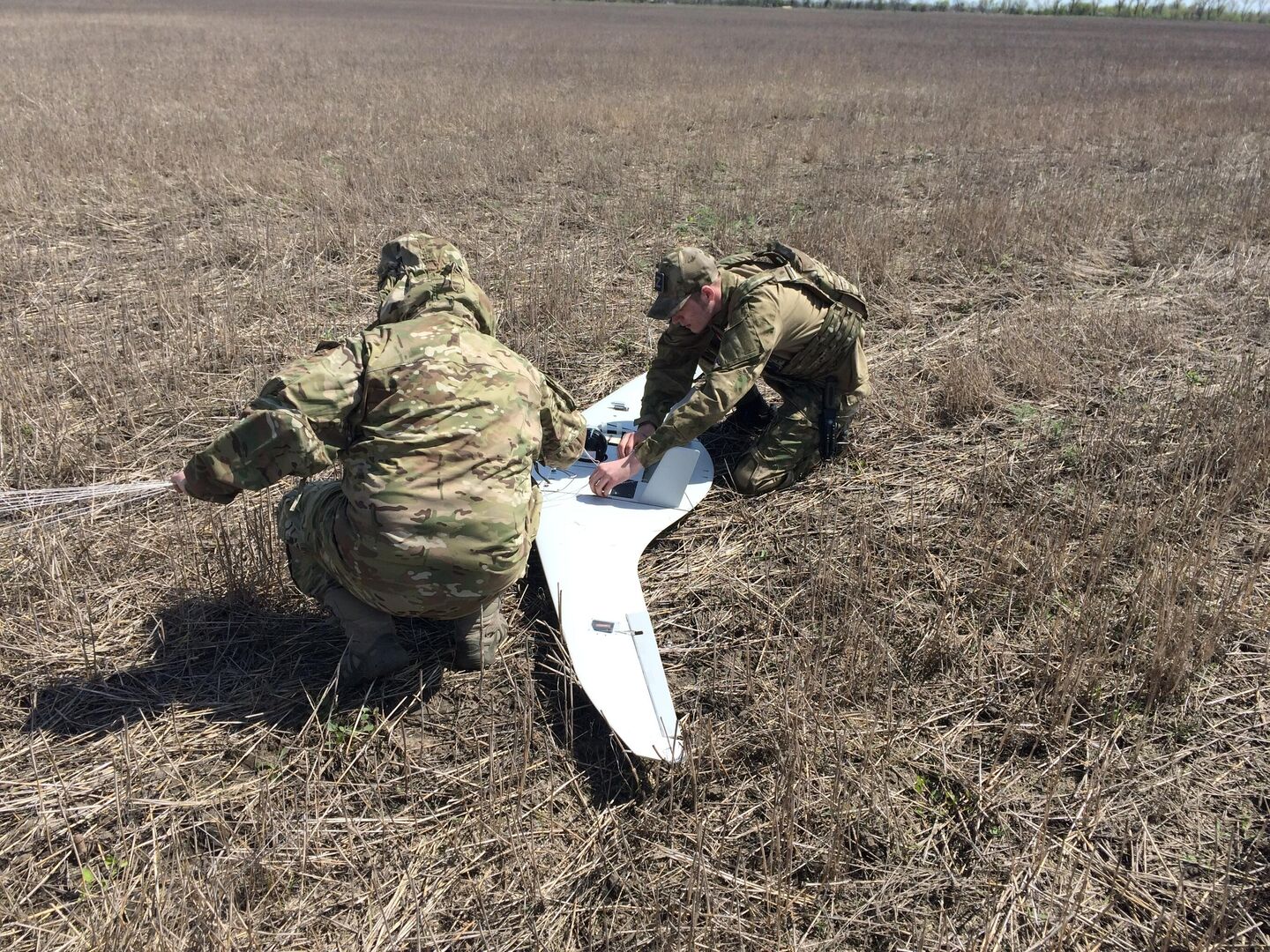 Коптер приземлился после выполнения боевой задачи Коптер приземлился после выполнения боевой задачи