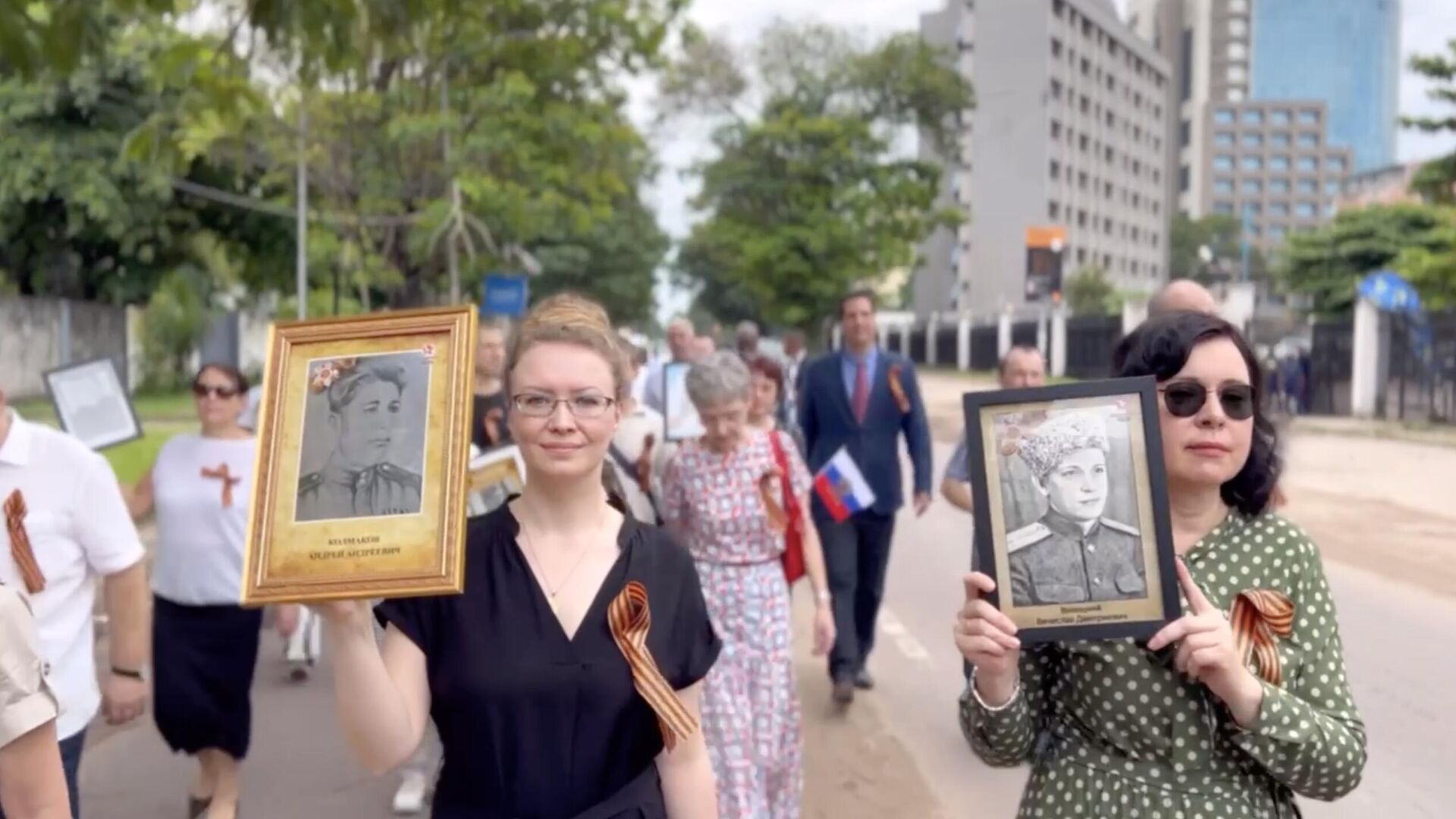 Акция Бессмертный полк прошла в столице Демократической республики Конго. Кадр видео - РИА Новости, 1920, 02.05.2023