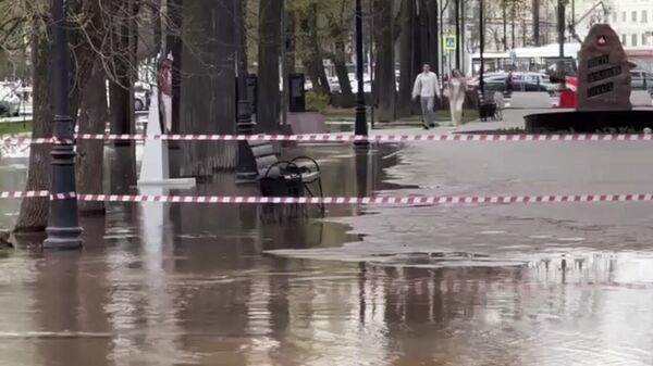 Затопленный Комсомольский проспект в Перми