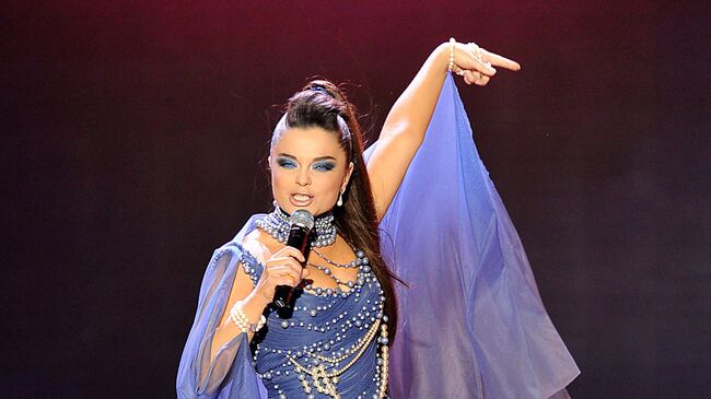 Певица Наташа Королева выступает на праздничном шоу модельера Валентина Юдашкина в Крокус Сити Хол