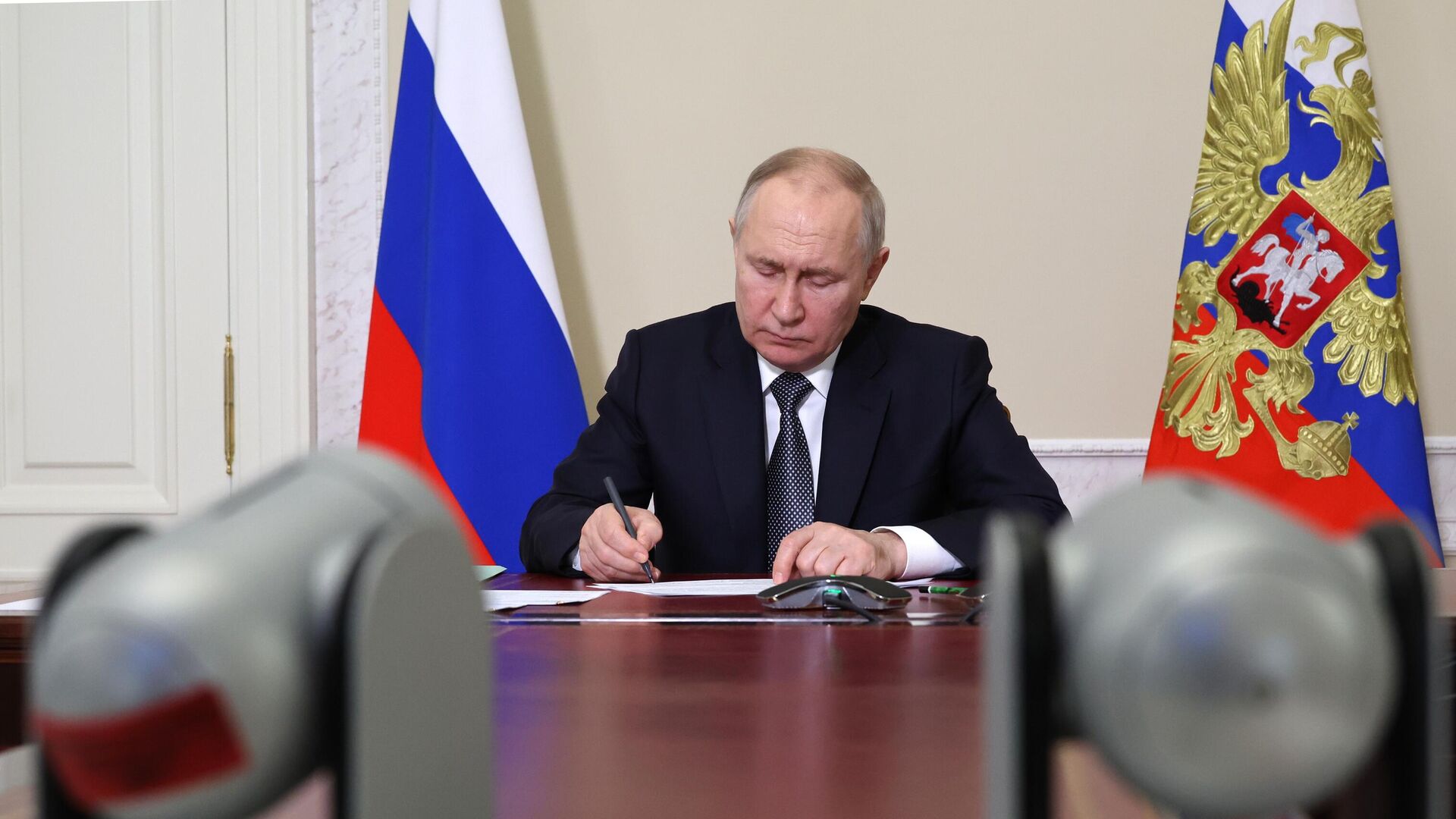 Putin signs law on tax breaks for aquatic biological resources