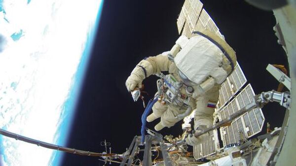 LIVE: Выход российских космонавтов в открытый космос 