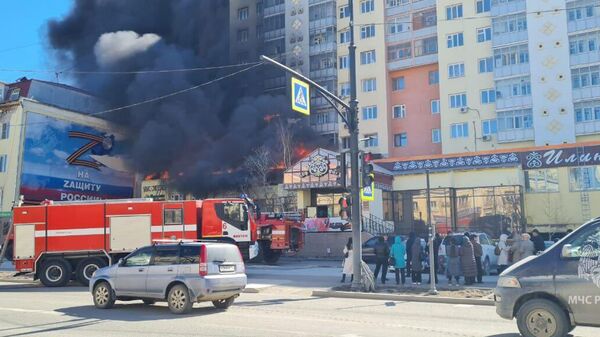 Пожар в торговом центре Илин Энэр в Якутске