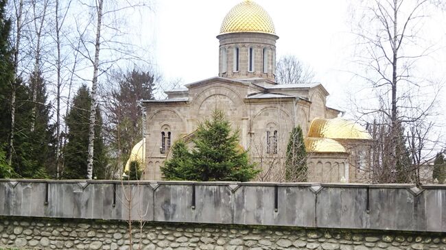 Алагир, Воскресенский собор и ограда (19 век)