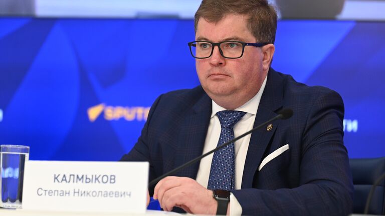 Вице-президент РАН, научный руководитель химического факультета МГУ им. М.В. Ломоносова, председатель Оргкомитета Международной Менделеевской олимпиады школьников по химии Степан Калмыков Вице-президент РАН, научный руководитель химического факультета МГУ им. М.В. Ломоносова, председатель Оргкомитета Международной Менделеевской олимпиады школьников по химии Степан Калмыков