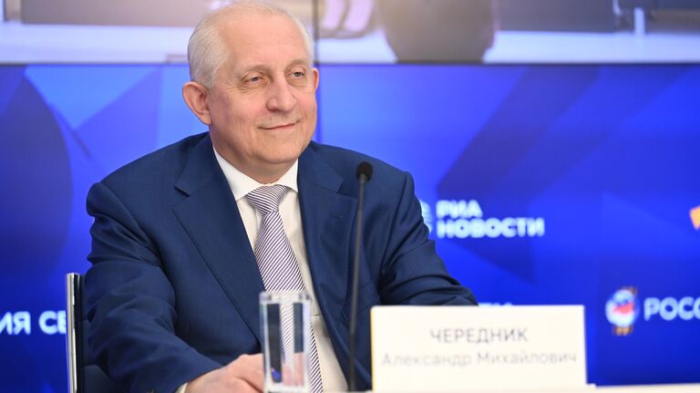 Исполнительный директор Фонда Андрея Мельниченко, сопредседатель Оргкомитета Международной Менделеевской олимпиады школьников по химии Александр Чередник Исполнительный директор Фонда Андрея Мельниченко, сопредседатель Оргкомитета Международной Менделеевской олимпиады школьников по химии Александр Чередник