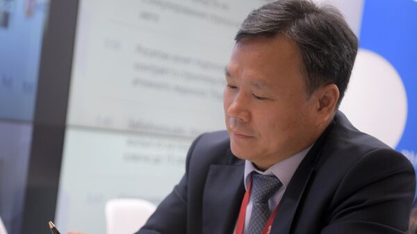 Президент Корейско-российского делового совета Пак Чжонхо во время интервью на стенде Международного информационного агентства Россия сегодня
