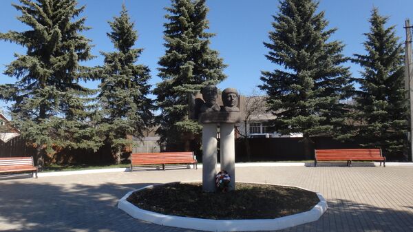 Памятник Ленину и Крупской в Яропольце