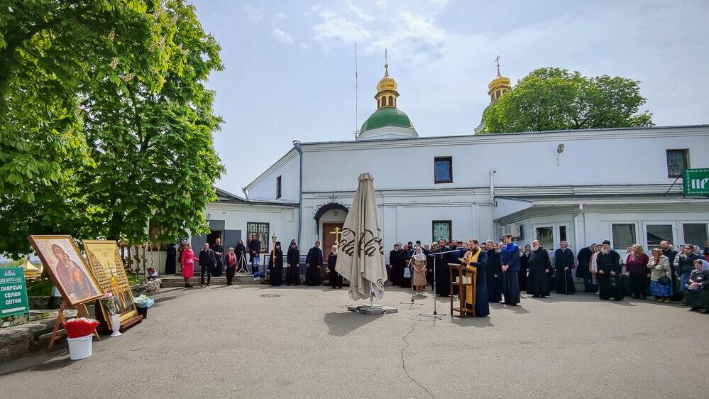 Верующие в Киево-Печерской лавре - РИА Новости, 1920, 27.07.2023