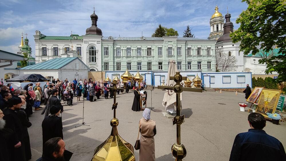 Верующие в Киево-Печерской лавре - РИА Новости, 1920, 10.05.2023