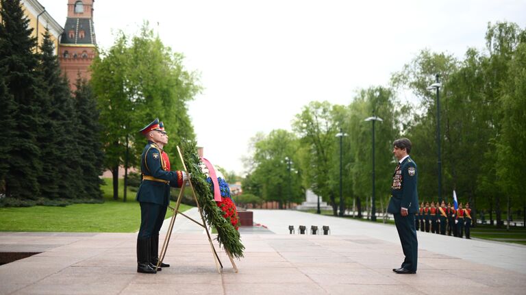 Сербский снайпер Деян Берич на церемонии взятия частицы Вечного огня, зажженного на мемориале Могила Неизвестного Солдата у Кремлевской стены в Александровском саду в Москве, где стартует всероссийский автопробег в рамках патриотической акции Огонь памяти