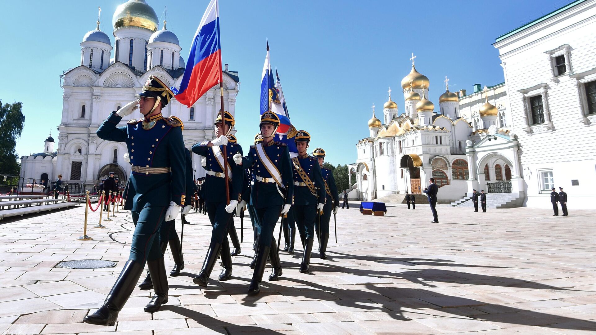 Военнослужащие роты специального караула Президентского полка ФСО России на церемония вручения аттестатов выпускникам кадетских классов ФСО России на Соборной площади Московского Кремля - РИА Новости, 1920, 07.05.2023