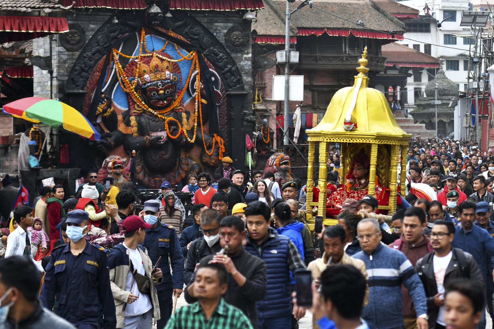 Кумари, богиня Непала в процессии по случаю фестиваля Гходе Джатра в Катманду - РИА Новости, 1920, 05.05.2023