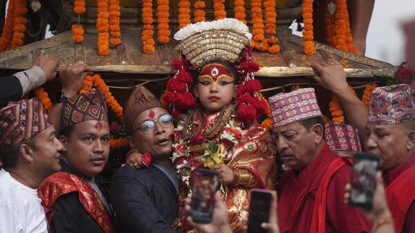 Кумари во время фестиваля Индра Джатра в Катманду
