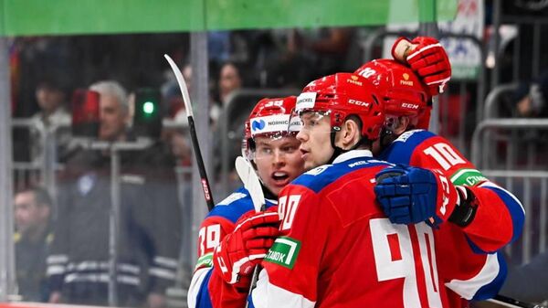 Хоккеисты сборной команды Россия 25 в товарищеском матче.