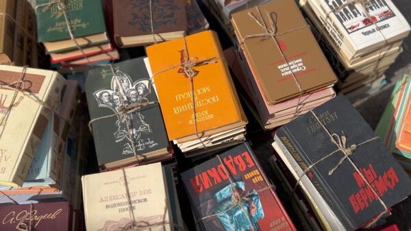 Пенсионерка из Оренбурга передала детскому дому в ЛНР более 100 книг