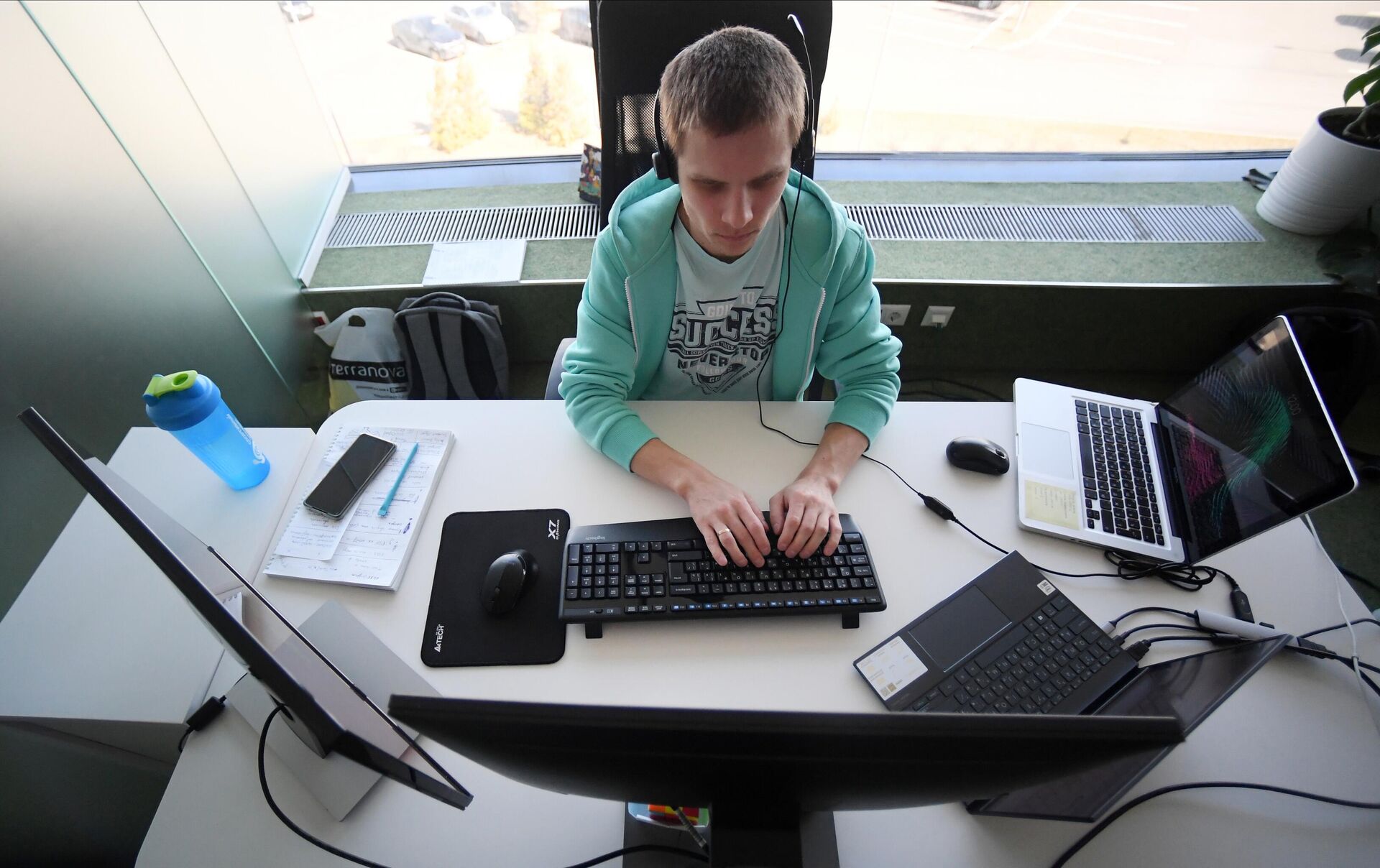IT-специалист за работой в ОЭЗ Иннополис в Татарстане IT-специалист за работой в ОЭЗ Иннополис в Татарстане - РИА Новости, 1920, 19.06.2024