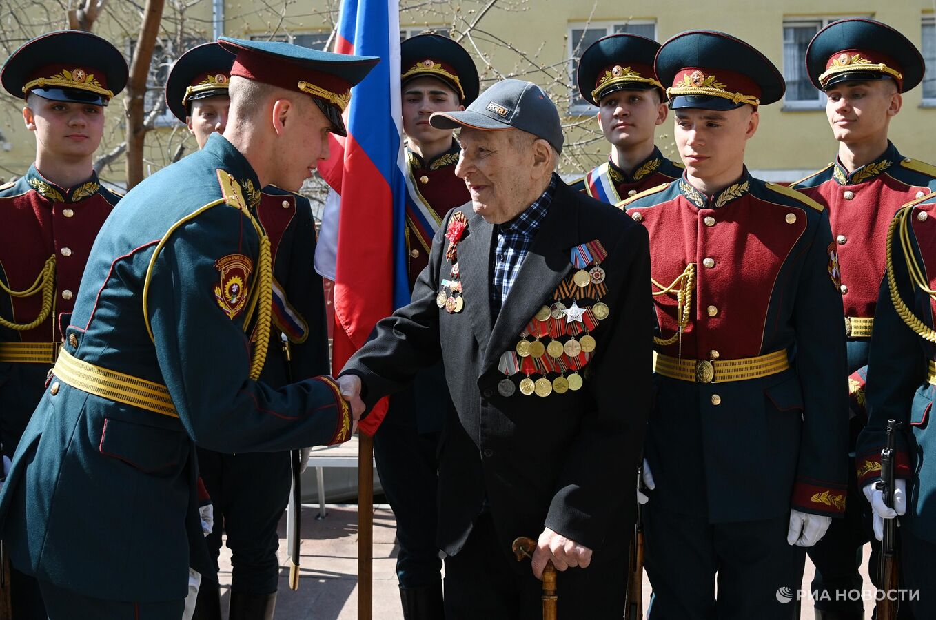 Сточетырехлетний ветеран поздравил участников спецоперации с Днем Победы