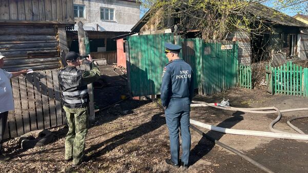 Последствия пожара в жилом доме в городе Называевске, Омской области