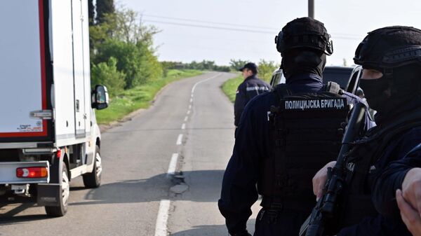 Полиция Сербии проводит рейд после стрельбы в муниципалитете Младеновиц