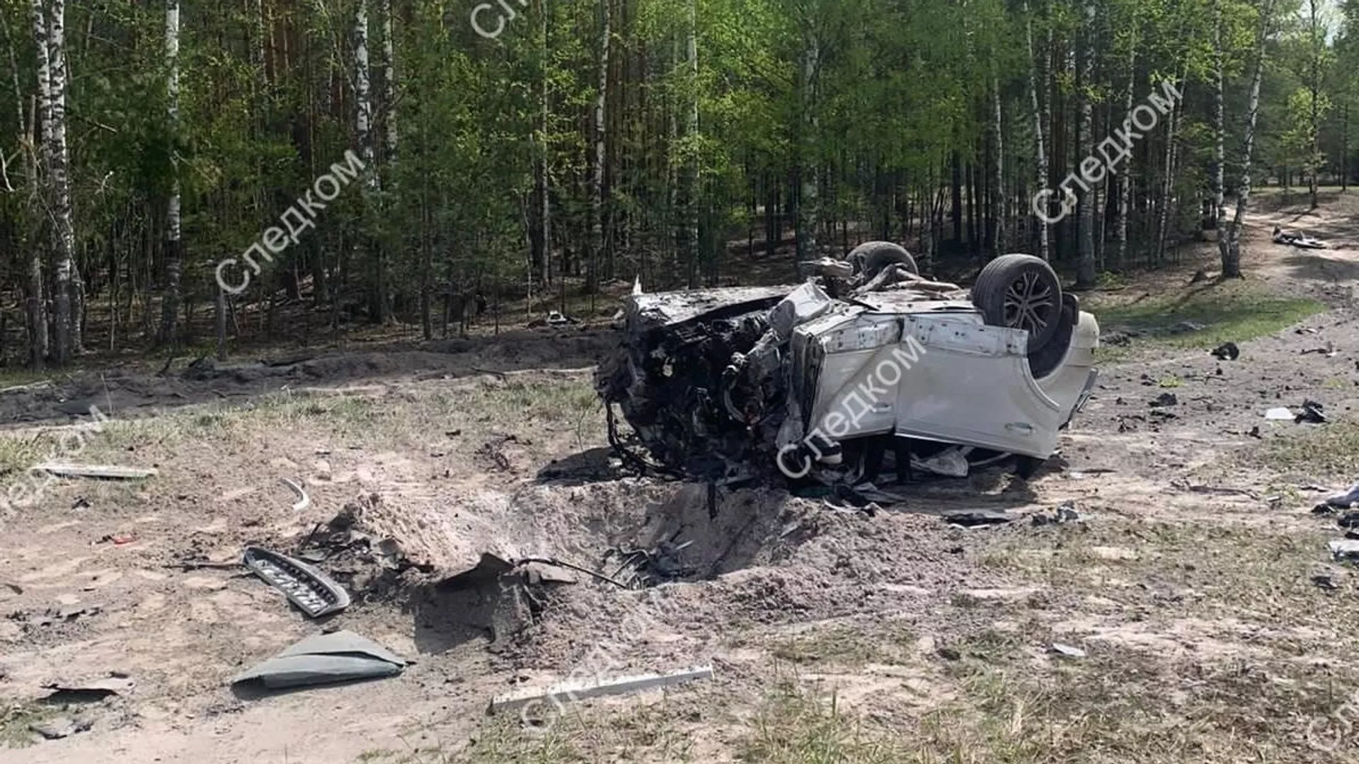 Фото с места подрыва автомобиля, в котором передвигался Захар Прилепин Фото с места подрыва автомобиля, в котором передвигался Захар Прилепин - РИА Новости, 1920, 06.05.2023