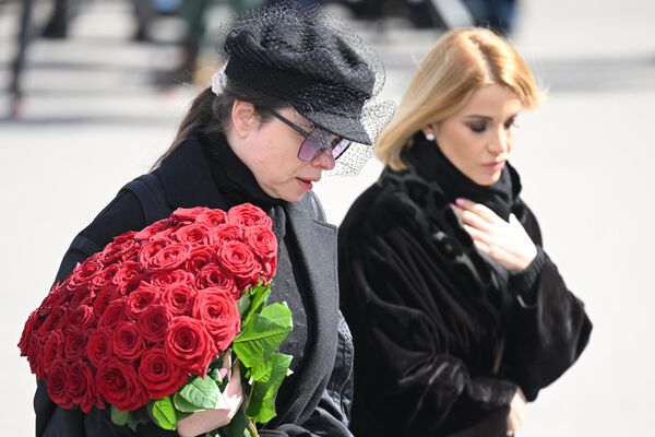 Прощание с модельером Валентином Юдашкиным на Троекуровском кладбище