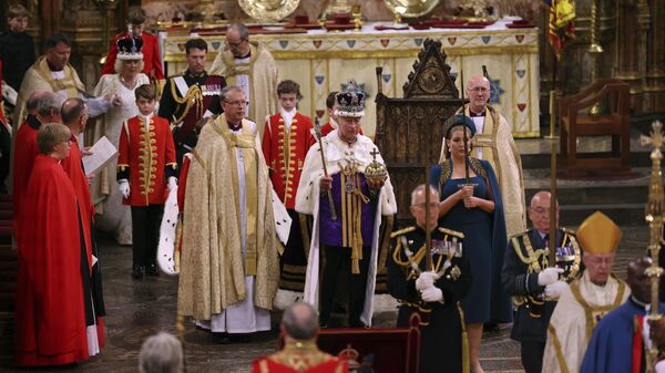 Карл III на церемонии коронации
